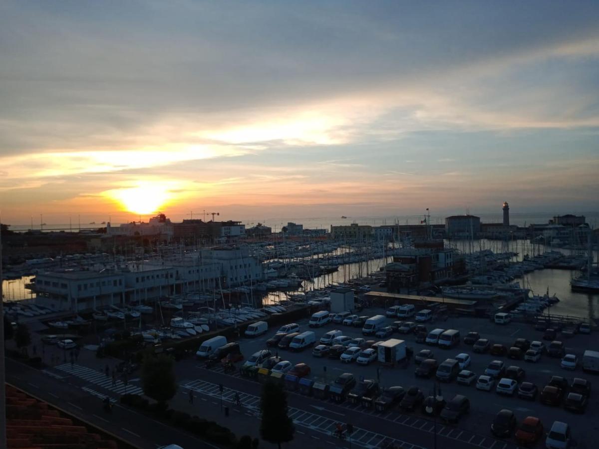 Mansarda Centrale Vista Mare Apartment ตรีเอสเต ภายนอก รูปภาพ