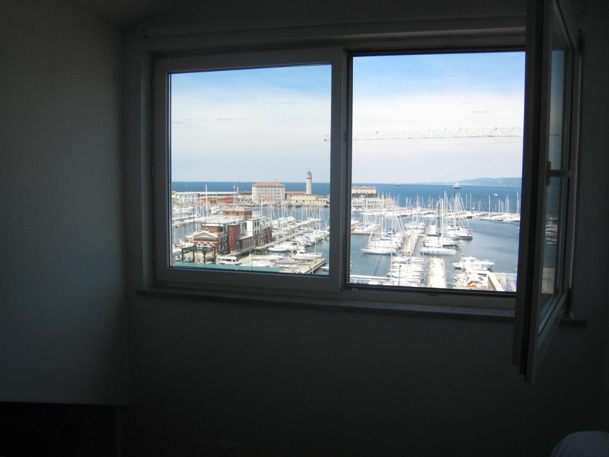 Mansarda Centrale Vista Mare Apartment ตรีเอสเต ภายนอก รูปภาพ